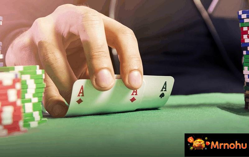 Thuật ngữ xì tố có khá nhiều thuật ngữ được đọc trong quá trình chơi